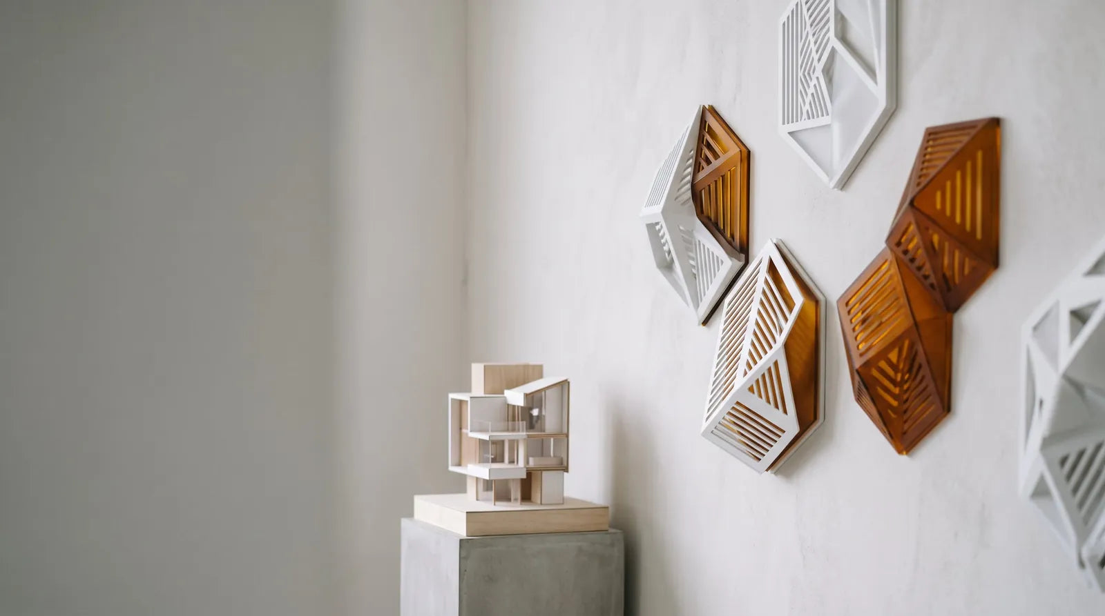 Dimensionelle 3D-bogstaver og en messemodel